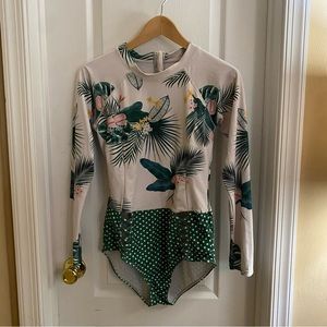 Surf suit long sleeve swimsuit one piece gently used